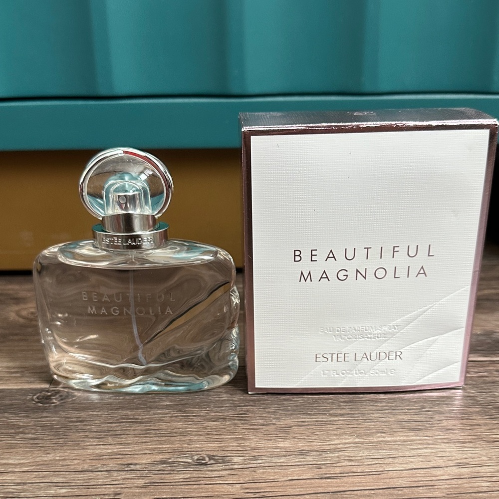 Estée Lauder Beautiful Magnolia Perfume
